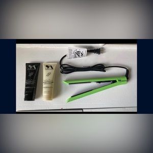 SA’s Bionic Pro Ceramic flat iron.